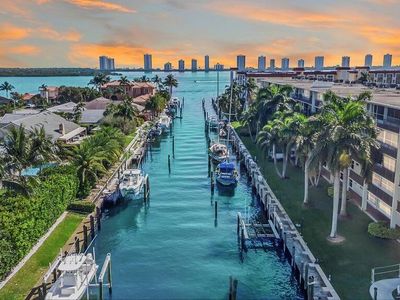 109 Paradise Harbour Boulevard #202