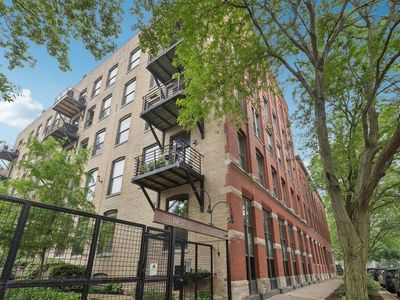 2511 W Moffat St APT 501