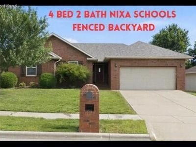 889 W Crestwood Street