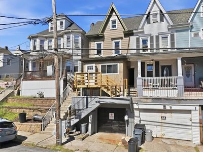 719 Bushkill St