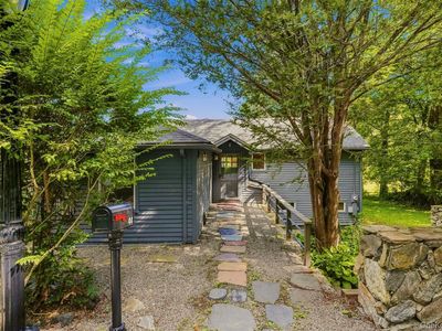 44 Cayuga Road