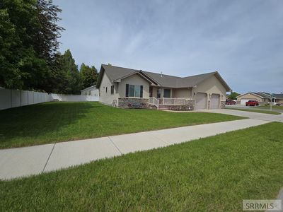 471 Woodbridge St