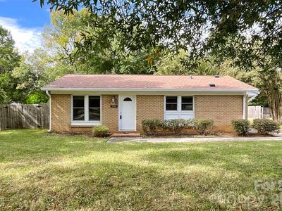 5704 Hillcrest Cir