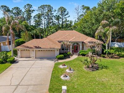 11 Crescent Lake Way