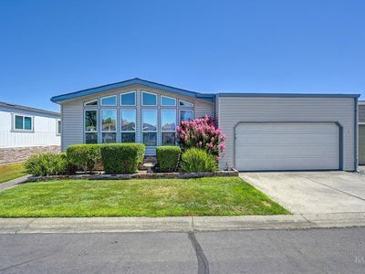 31 Falcon Crest Cir