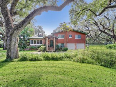 5500 Woodland Ln