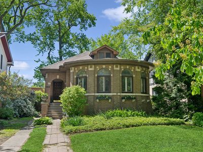 1114 Dobson St