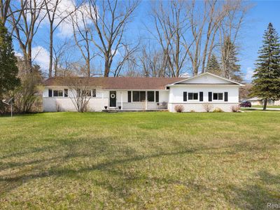 5837 Lakeshore Rd