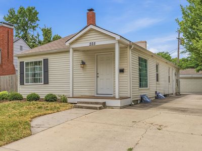 225 S Bleckley Dr