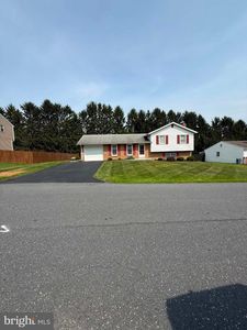 Property at 130 Holly Dr, Mechanicsburg, PA