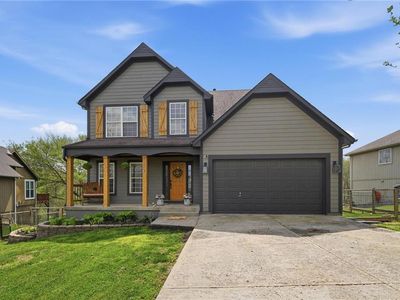215 E Whispering Hills Blvd
