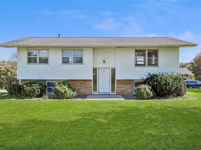 1733 Lake Front Dr NE