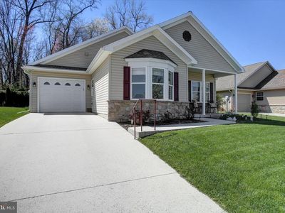 25 Colonial Ct