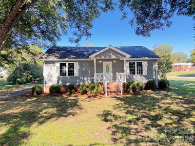 52 Roberta Rd SW