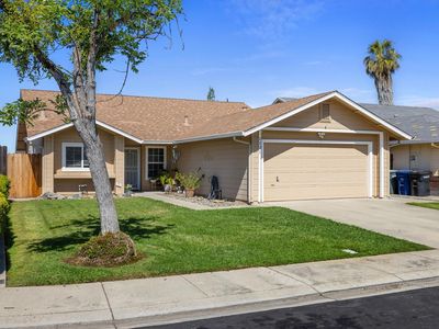 Property at 1121 Raymond Dr, Modesto, CA