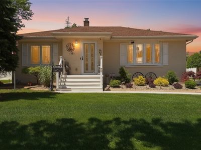 16 Emerson Dr