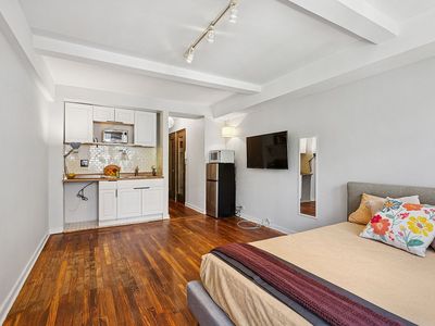 320 E 42nd St APT 602