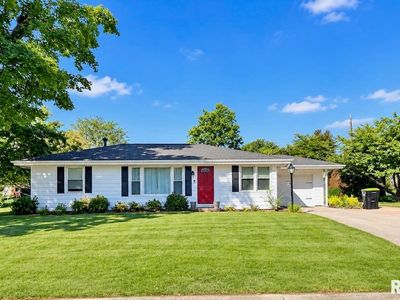 11 Newland Ln