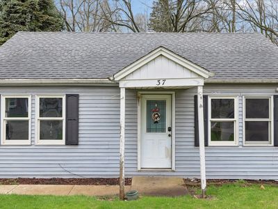 Property at 37 John St, Crystal Lake, IL
