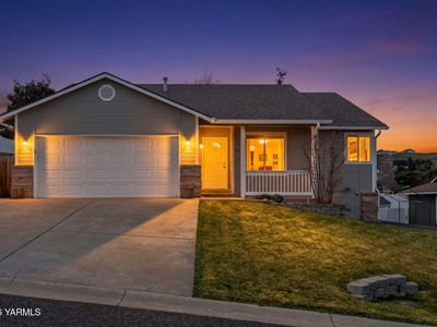 Property at 906 Crestview Dr, Selah, WA