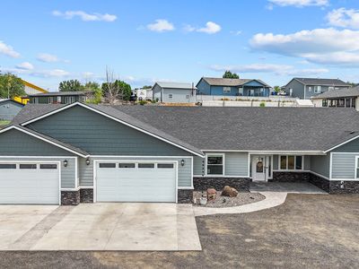 417 SW Quinney Pl