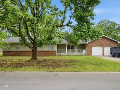 720 E Wickersham Dr