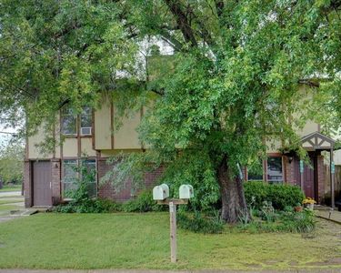 Property at 501 Norwood Cir E, Arlington, TX