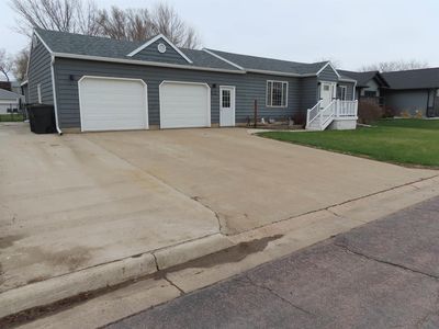 203 E Dupont St