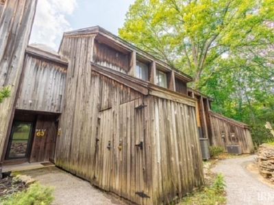 9451 S Pointe Lasalles Dr