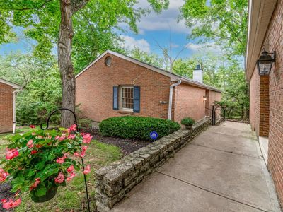 1001 Shakertown Ct
