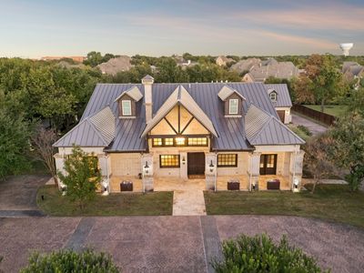 585 Shady Oaks Dr
