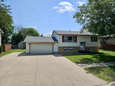 Property at 1005 Oak Ln, Storm Lake, IA