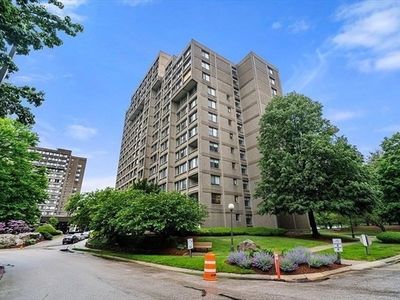 250 Hammond Pond Pkwy APT 1608S