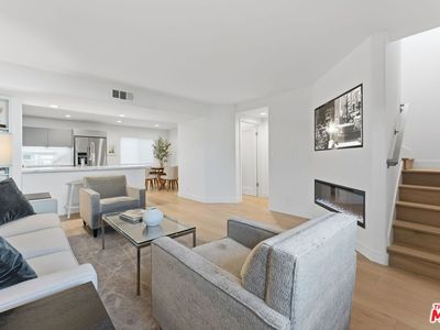 1154 N Sycamore Ave APT 3