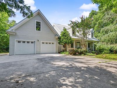 54 Esco Cir