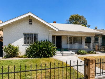 537 W 49th Pl