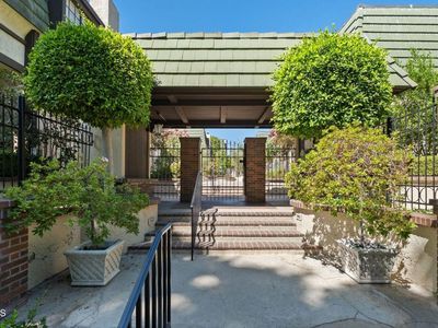 885 S Orange Grove Blvd APT 20