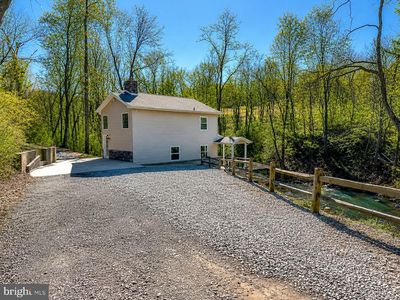 401 Toms Rd