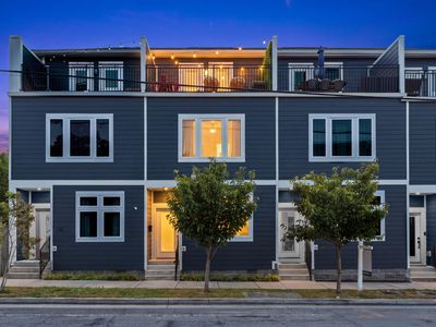 334 Douglas Ave