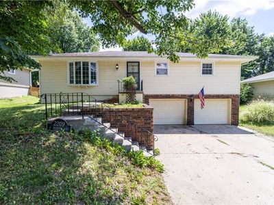 Property at 2209 N Leonard Rd, Saint Joseph, MO