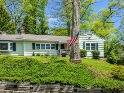 76 Washington Dr