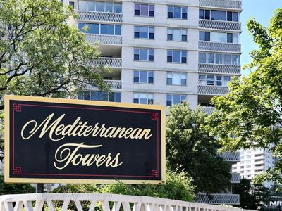 2100 Linwood Ave APT 4V