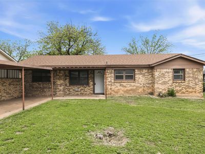Property at 900 W 2nd St, Coleman, TX