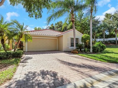 8896 CASCADES ISLE BLVD