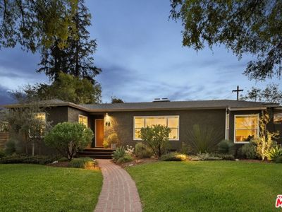 93 S Daisy Ave