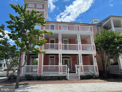 8 Shore Point Dr