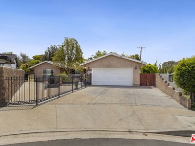 13930 Lakeside St
