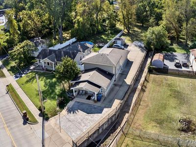 16 Midland Ave