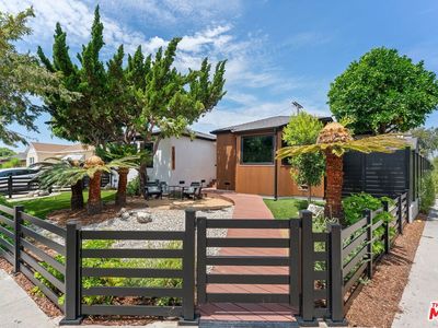 10811 Farragut Dr