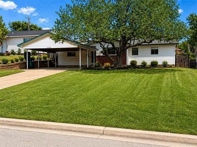 Property at 1105 S 13th St, Clinton, OK